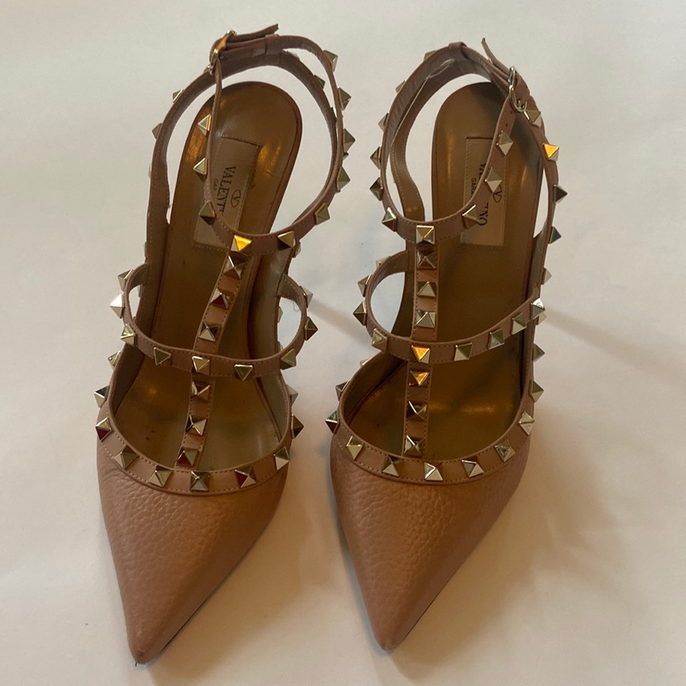 Valentino Garavani Rockstud Tan Leather Pointed Toe Heels